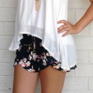 Kimberly C. Shorts Flower Print with Elastic Band